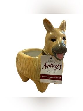 Audrey’s NWT Ceramic Dog Planter in Golden Tan